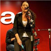 Clases de canto y anatomía vocal funcional todos los niveles por Lydia Rodríguez ( vocalista de Presuntos implicados ) también disponible online